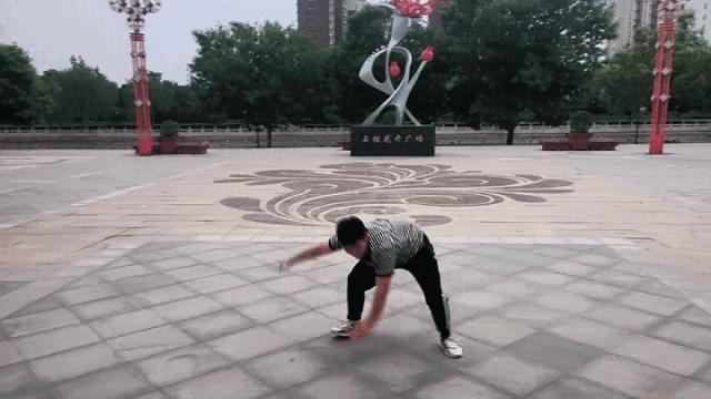 DƬ